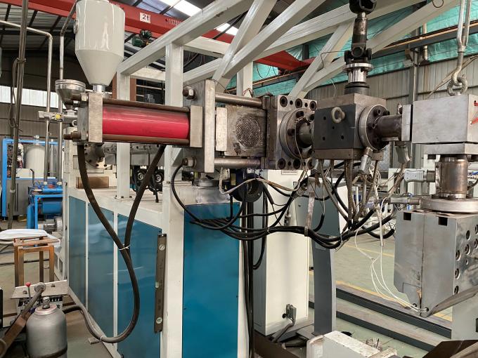 آلة تصنيع الصفائح من البلاستيك (PET) و (PS) و (PC) 1