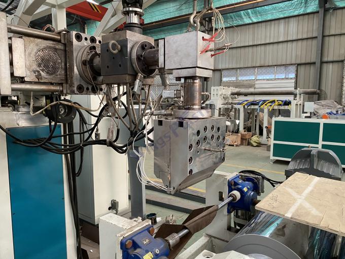 آلة تصنيع الصفائح من البلاستيك (PET) و (PS) و (PC) 2